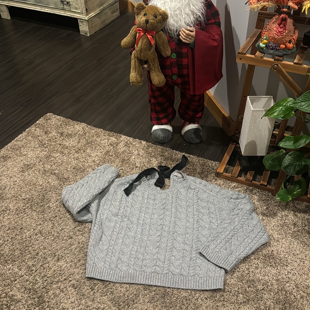 JCrew gray sweater med bow back detail